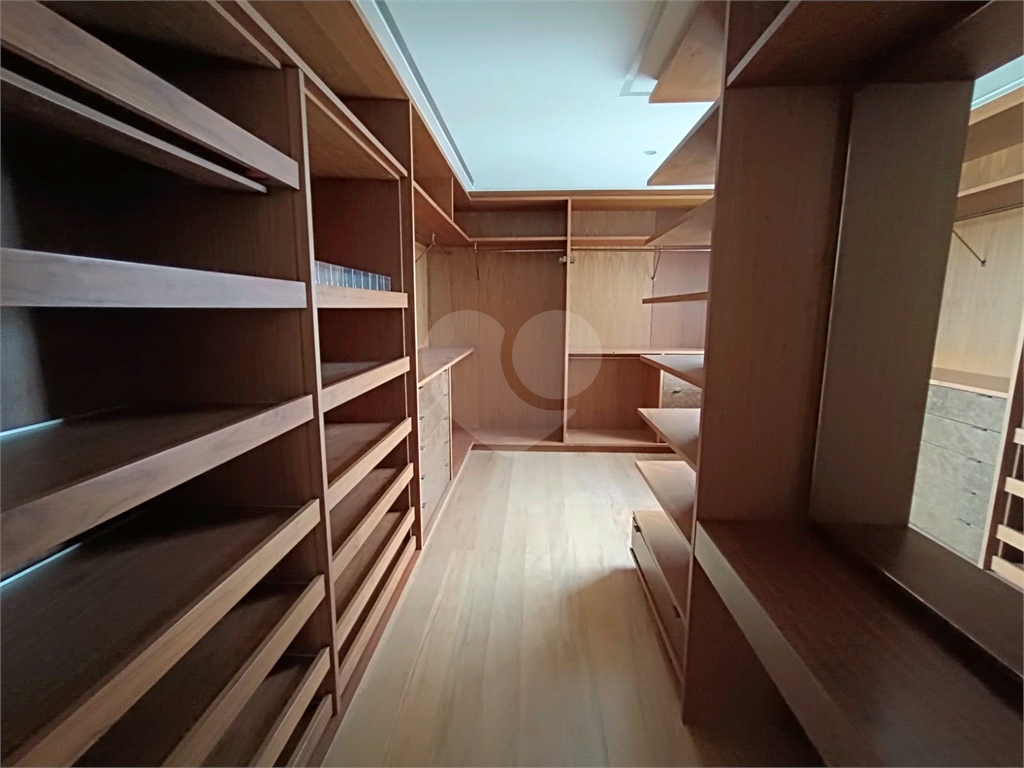 Apartamento com 3 suites e 4 vagas em Pinheiros