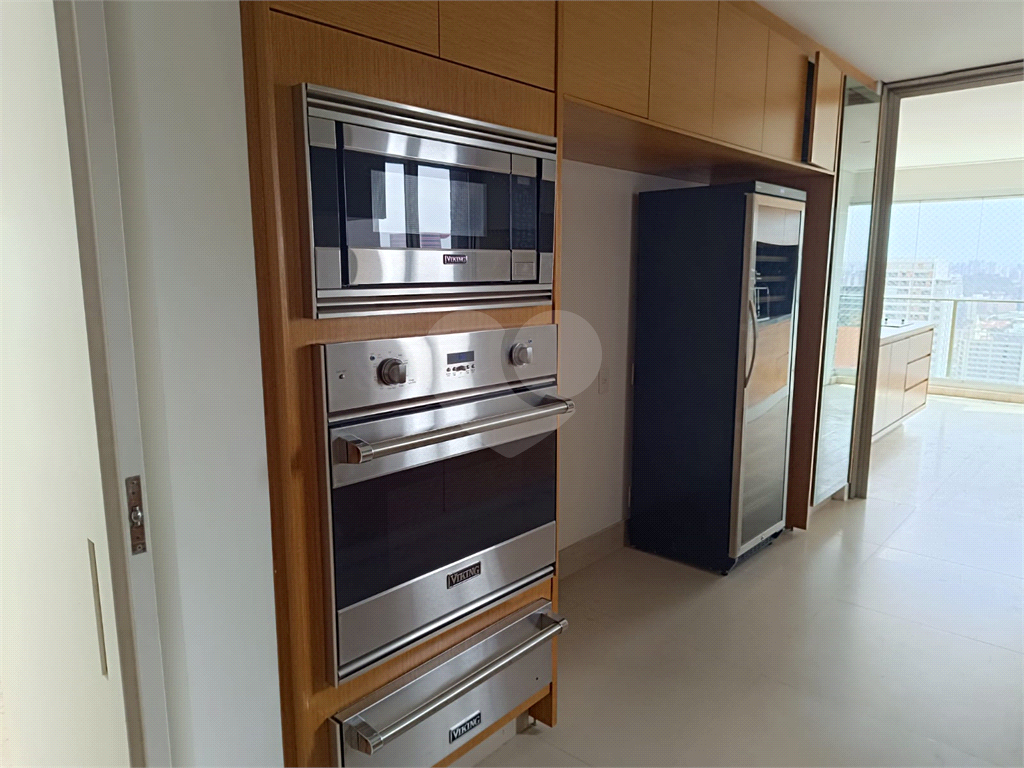 Apartamento com 3 suites e 4 vagas em Pinheiros