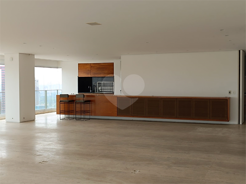 Apartamento com 3 suites e 4 vagas em Pinheiros