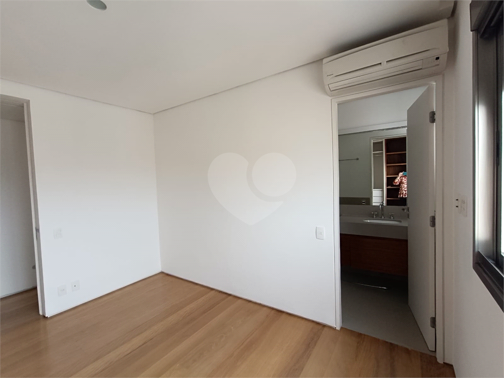 Apartamento com 3 suites e 4 vagas em Pinheiros