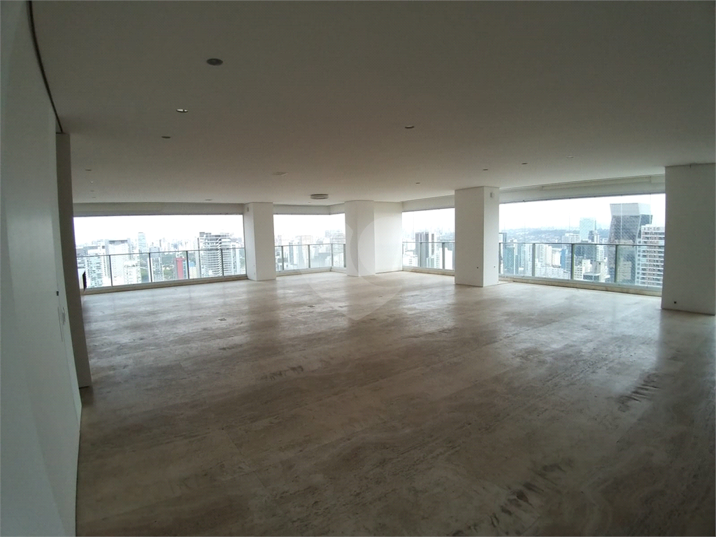Apartamento com 3 suites e 4 vagas em Pinheiros