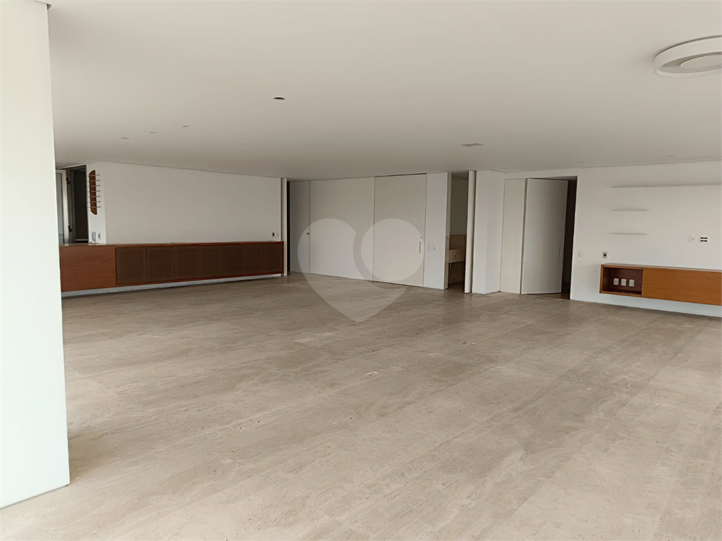 Apartamento com 3 suites e 4 vagas em Pinheiros