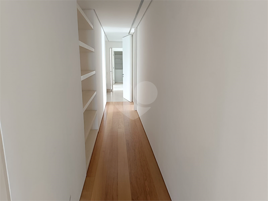 Apartamento com 3 suites e 4 vagas em Pinheiros