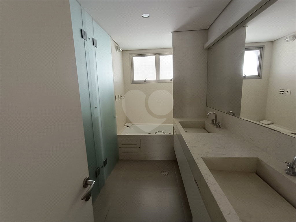 Apartamento com 3 suites e 4 vagas em Pinheiros