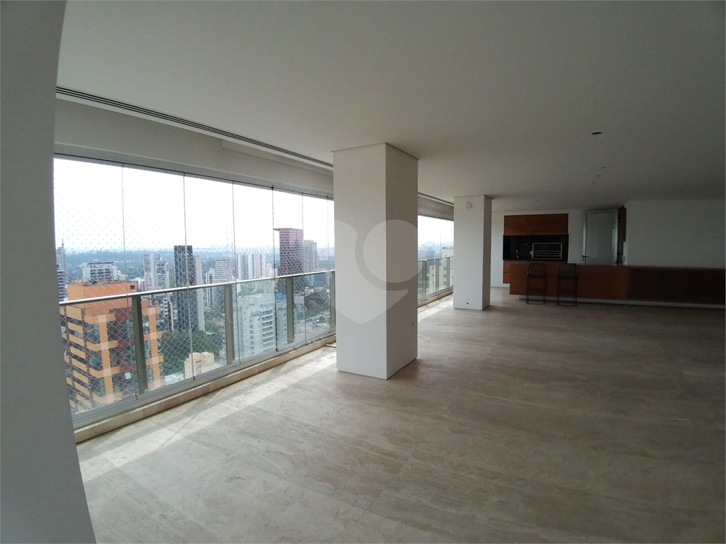 Apartamento com 3 suites e 4 vagas em Pinheiros