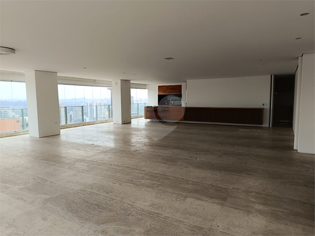 Apartamento com 3 suites e 4 vagas em Pinheiros
