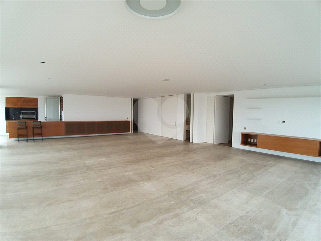 Apartamento com 3 suites e 4 vagas em Pinheiros