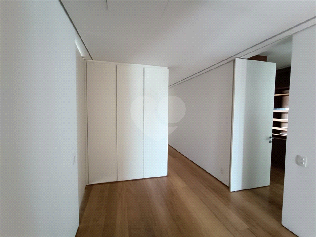 Apartamento com 3 suites e 4 vagas em Pinheiros