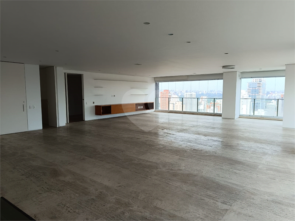 Apartamento com 3 suites e 4 vagas em Pinheiros