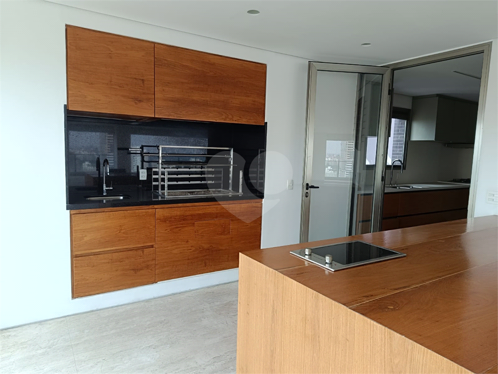 Apartamento com 3 suites e 4 vagas em Pinheiros