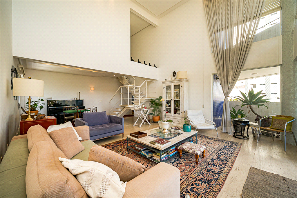 APARTAMENTO em PERDIZES