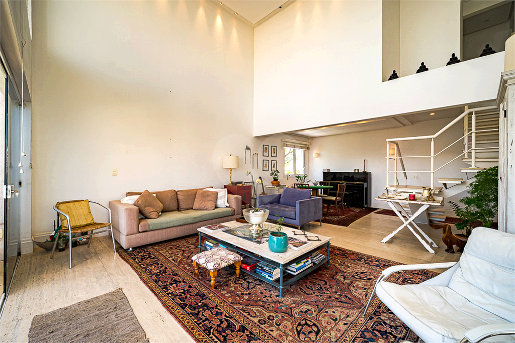 APARTAMENTO em PERDIZES