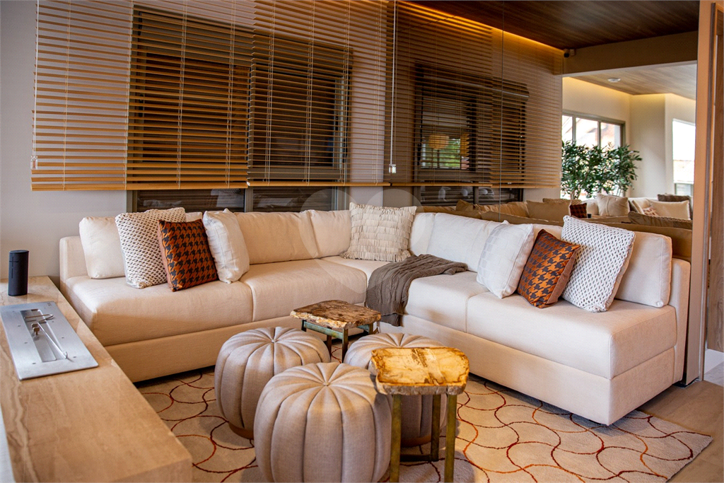 APARTAMENTO em VILA ROMANA