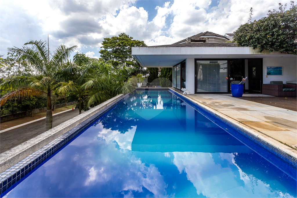 Casa en condomínio para VENDA e LOCAÇÃO no RESIDENCIAL ALPHAVILLE 8.

