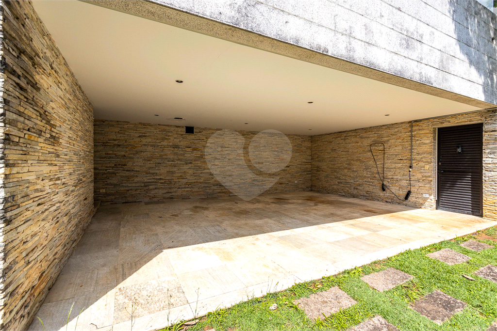 Casa en condomínio para VENDA e LOCAÇÃO no RESIDENCIAL ALPHAVILLE 8.
