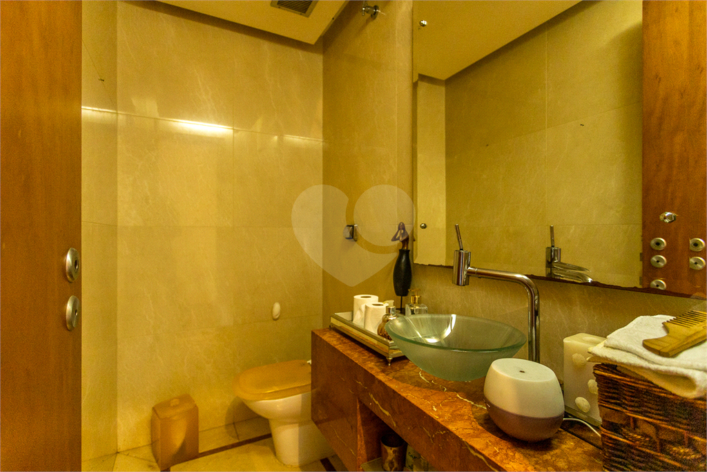 Casa en condomínio para VENDA e LOCAÇÃO no RESIDENCIAL ALPHAVILLE 8.
