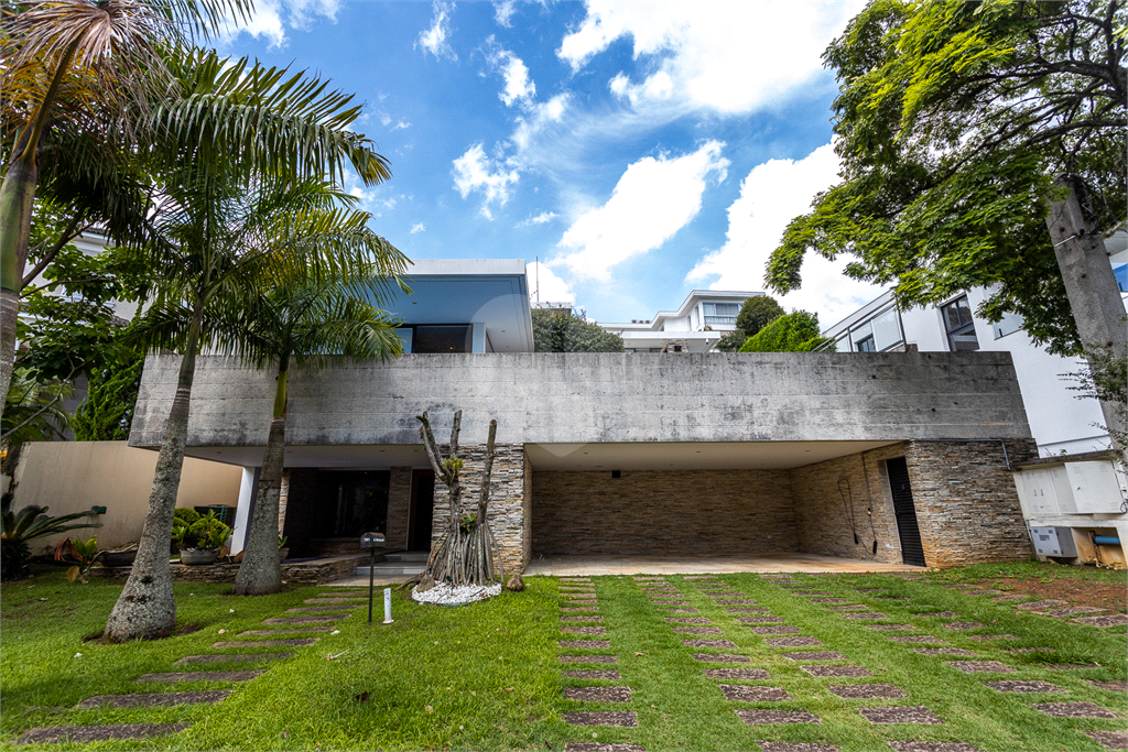 Casa en condomínio para VENDA e LOCAÇÃO no RESIDENCIAL ALPHAVILLE 8.
