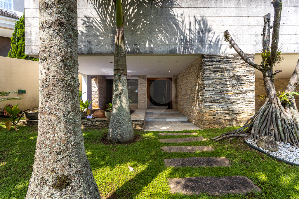 Casa en condomínio para VENDA e LOCAÇÃO no RESIDENCIAL ALPHAVILLE 8.
