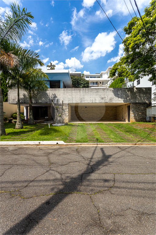 Casa en condomínio para VENDA e LOCAÇÃO no RESIDENCIAL ALPHAVILLE 8.
