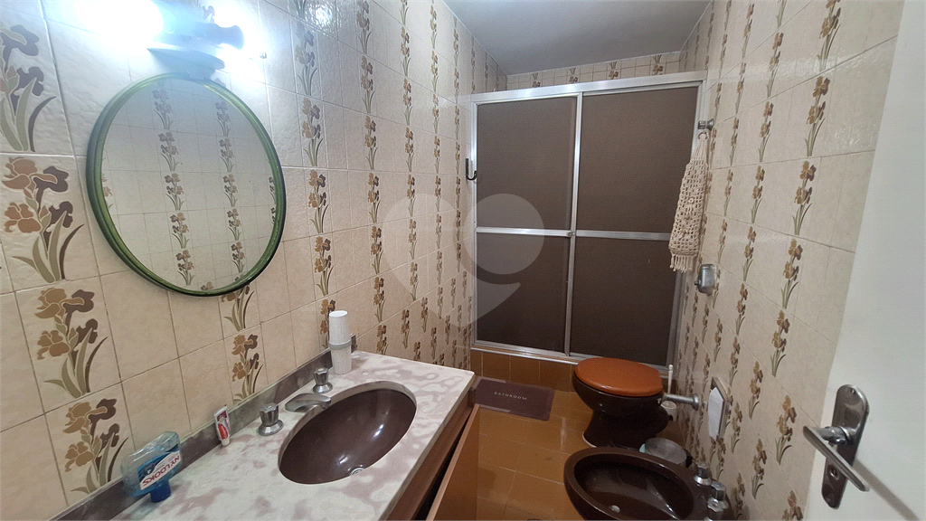 Casa a venda Vila Guilherme 213 m² de construção, 4 dormitórios, sendo 1 suíte e 1 quarto de empregada, 5 vagas ( 4 internas e 1 externa ), sala grande, cozinha ampla com copa.
