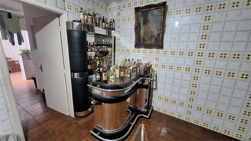 Casa a venda Vila Guilherme 213 m² de construção, 4 dormitórios, sendo 1 suíte e 1 quarto de empregada, 5 vagas ( 4 internas e 1 externa ), sala grande, cozinha ampla com copa.