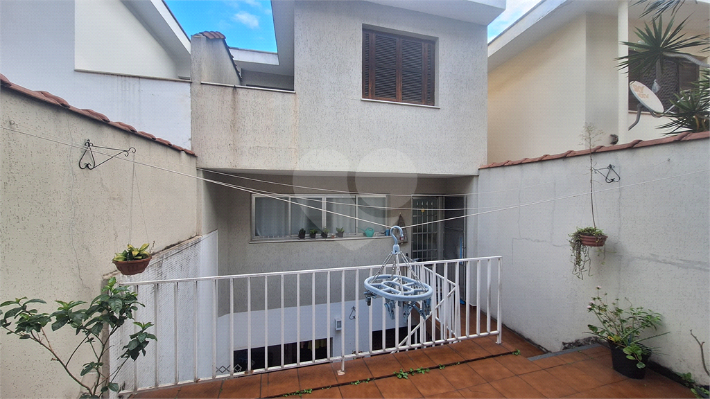 Casa a venda Vila Guilherme 213 m² de construção, 4 dormitórios, sendo 1 suíte e 1 quarto de empregada, 5 vagas ( 4 internas e 1 externa ), sala grande, cozinha ampla com copa.