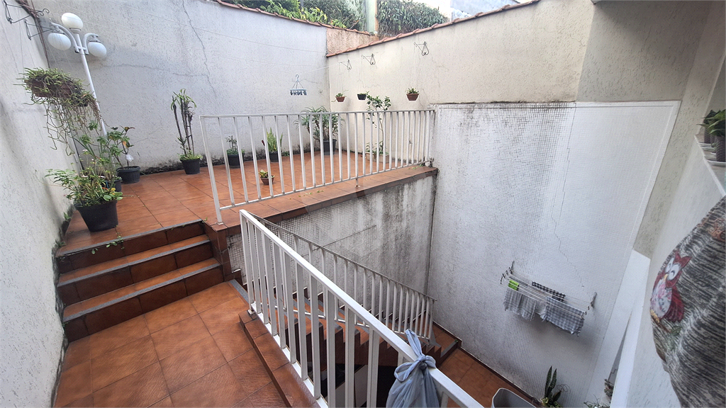 Casa a venda Vila Guilherme 213 m² de construção, 4 dormitórios, sendo 1 suíte e 1 quarto de empregada, 5 vagas ( 4 internas e 1 externa ), sala grande, cozinha ampla com copa.