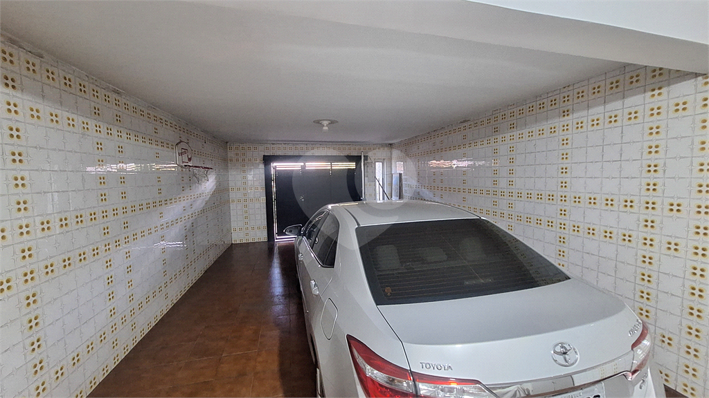 Casa a venda Vila Guilherme 213 m² de construção, 4 dormitórios, sendo 1 suíte e 1 quarto de empregada, 5 vagas ( 4 internas e 1 externa ), sala grande, cozinha ampla com copa.