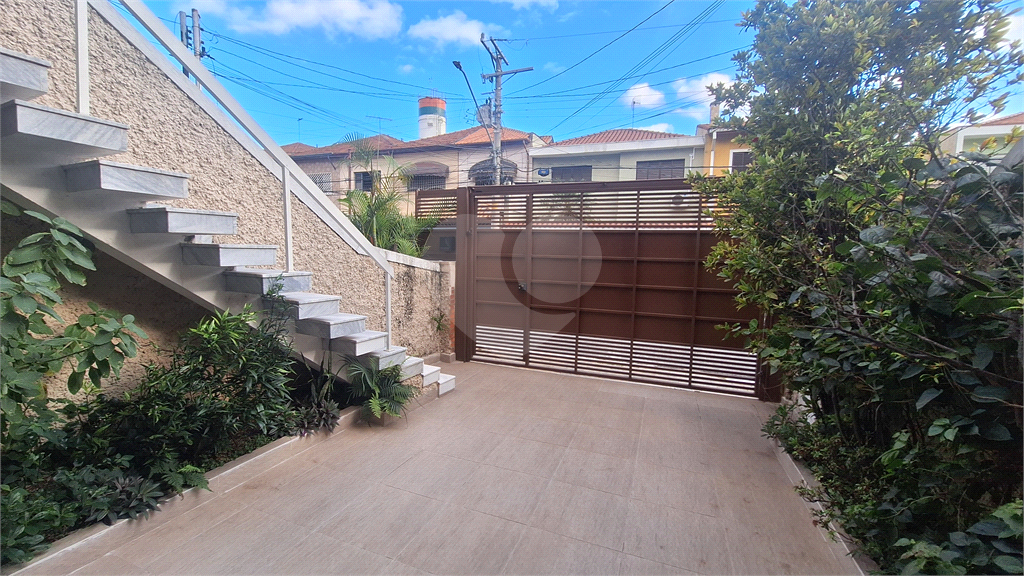 Casa a venda Vila Guilherme 213 m² de construção, 4 dormitórios, sendo 1 suíte e 1 quarto de empregada, 5 vagas ( 4 internas e 1 externa ), sala grande, cozinha ampla com copa.