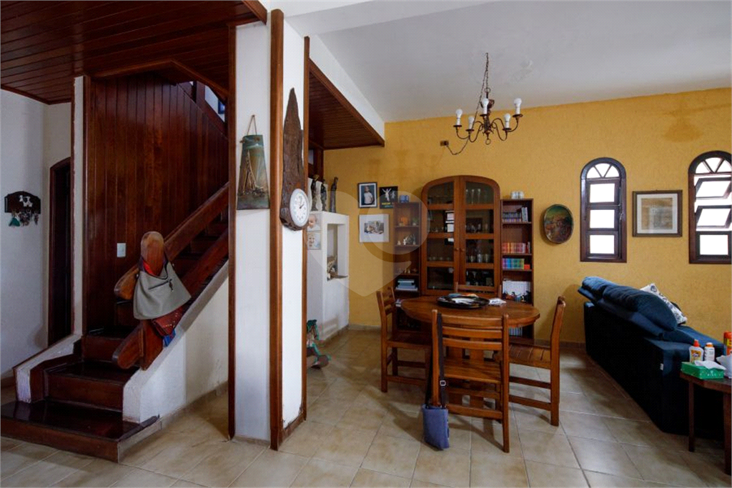 Sobrado à venda | 400 m² | 3 dormitórios (1 suíte) | Piscina | 3 vagas em Suarão – Itanhaém/SP! 