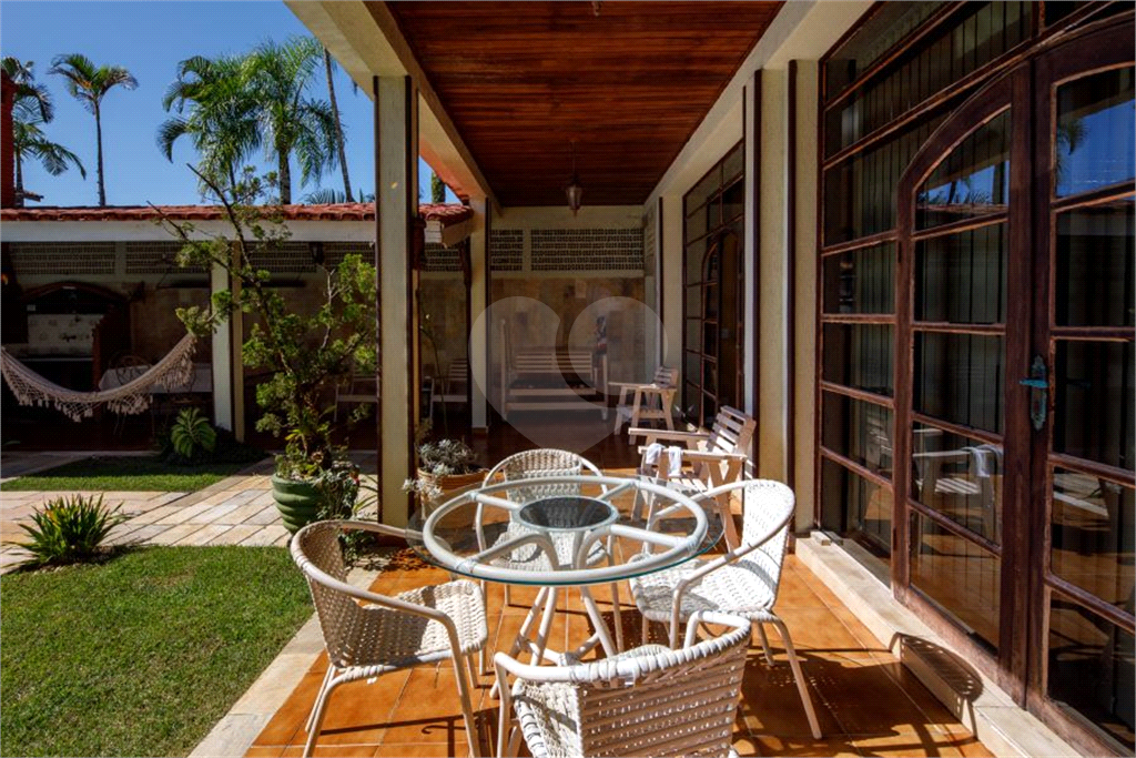 Sobrado à venda | 400 m² | 3 dormitórios (1 suíte) | Piscina | 3 vagas em Suarão – Itanhaém/SP! 