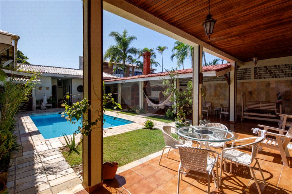 Sobrado à venda | 400 m² | 3 dormitórios (1 suíte) | Piscina | 3 vagas em Suarão – Itanhaém/SP! 