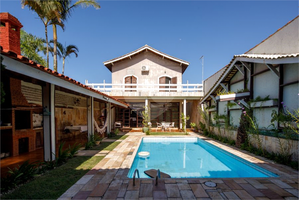 Sobrado à venda | 400 m² | 3 dormitórios (1 suíte) | Piscina | 3 vagas em Suarão – Itanhaém/SP! 