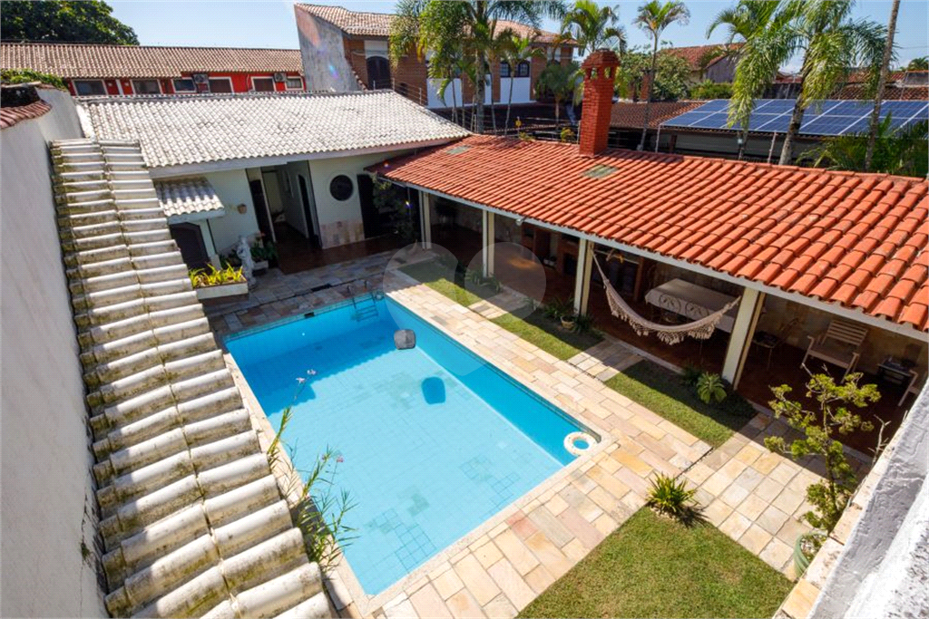 Sobrado à venda | 400 m² | 3 dormitórios (1 suíte) | Piscina | 3 vagas em Suarão – Itanhaém/SP! 