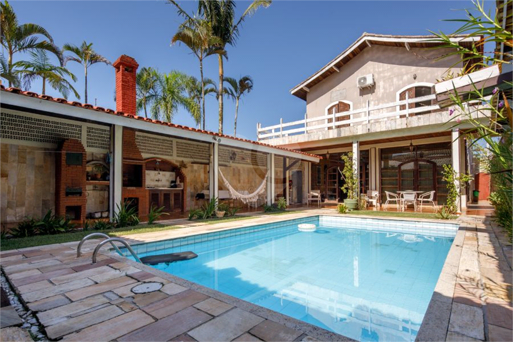 Sobrado à venda | 400 m² | 3 dormitórios (1 suíte) | Piscina | 3 vagas em Suarão – Itanhaém/SP! 