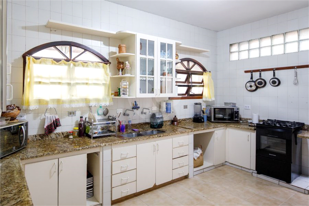 Sobrado à venda | 400 m² | 3 dormitórios (1 suíte) | Piscina | 3 vagas em Suarão – Itanhaém/SP! 