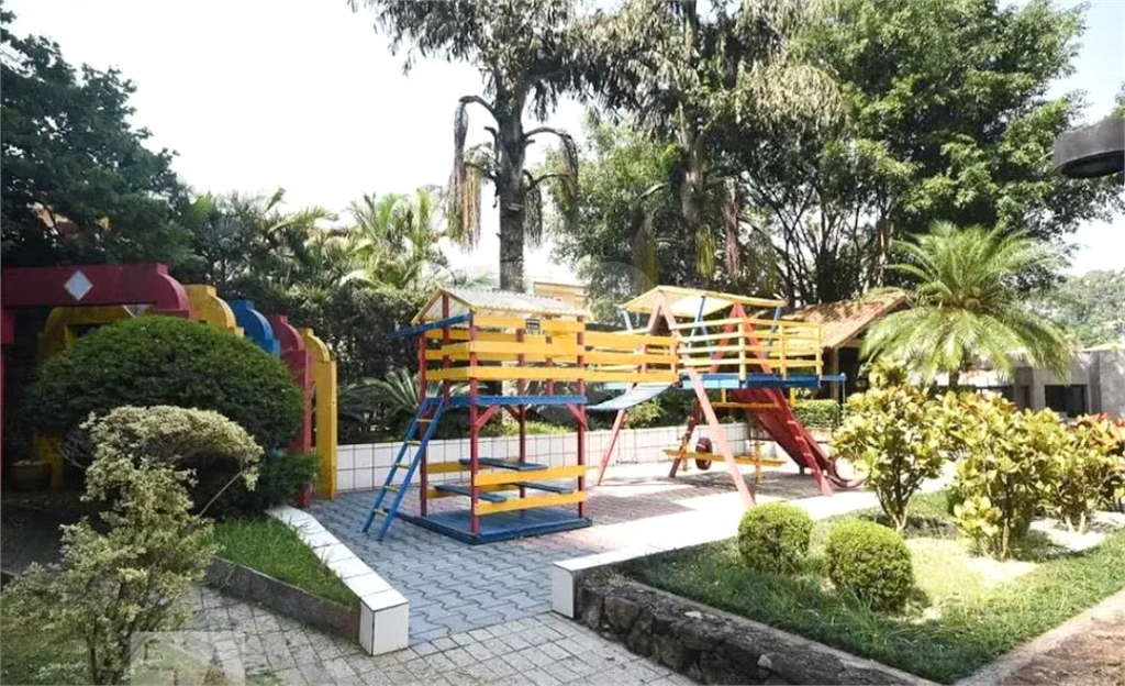 APARTAMENTO em MORUMBI