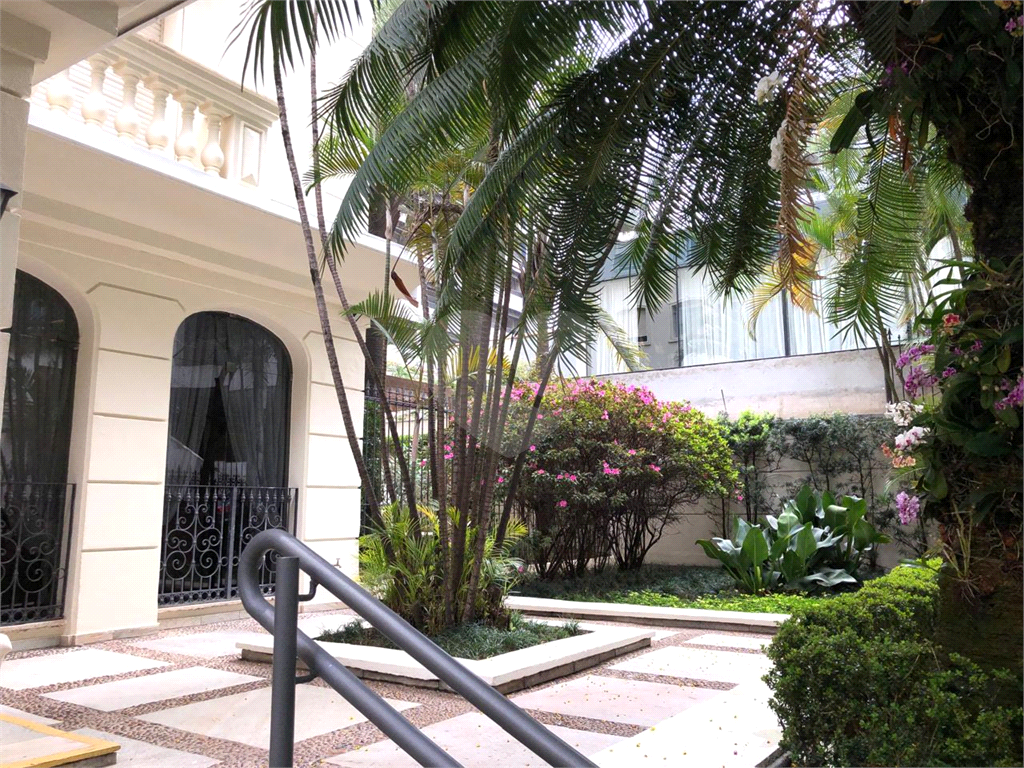 Apartamento clássico em Pinheiros – 3 dormitórios, 1 suíte, 1 vaga