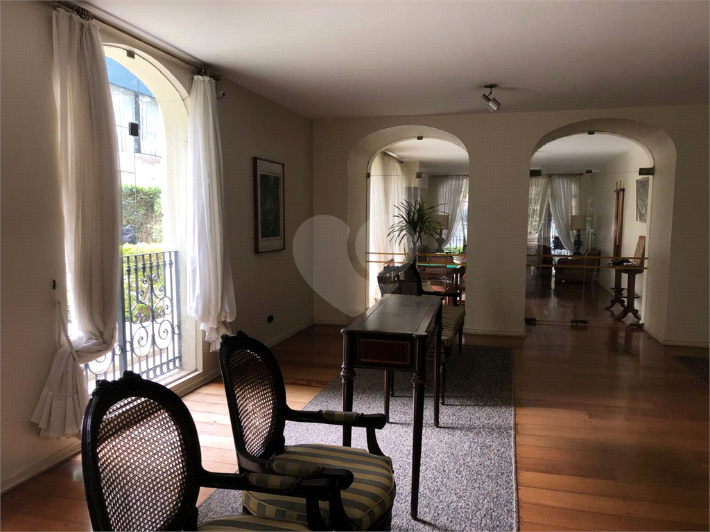 Apartamento clássico em Pinheiros – 3 dormitórios, 1 suíte, 1 vaga