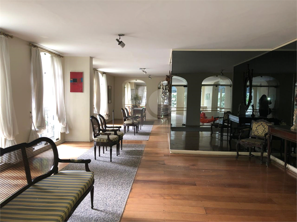 Apartamento clássico em Pinheiros – 3 dormitórios, 1 suíte, 1 vaga