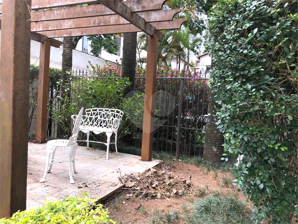 Apartamento clássico em Pinheiros – 3 dormitórios, 1 suíte, 1 vaga