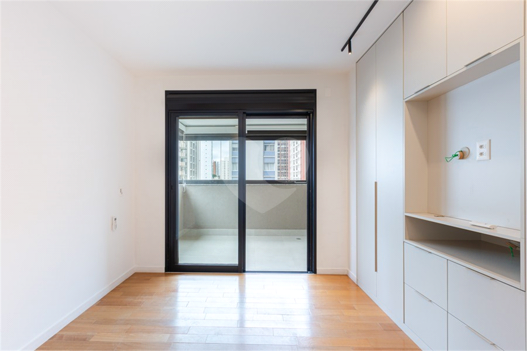 Apartamento para locação no Condomínio Mourato 111 – Pinheiros - 3 suítes e 2 vagas