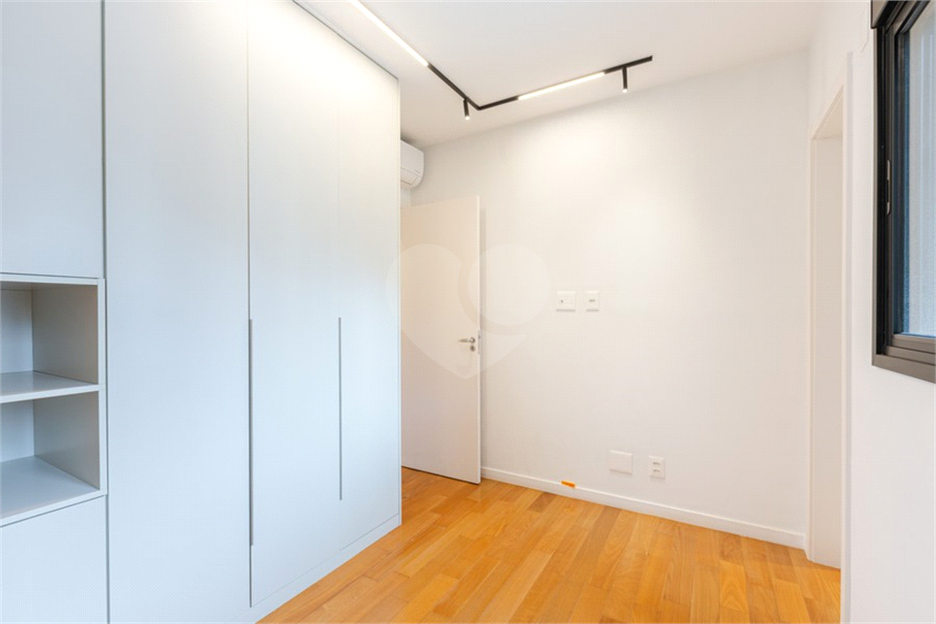 Apartamento para locação no Condomínio Mourato 111 – Pinheiros - 3 suítes e 2 vagas