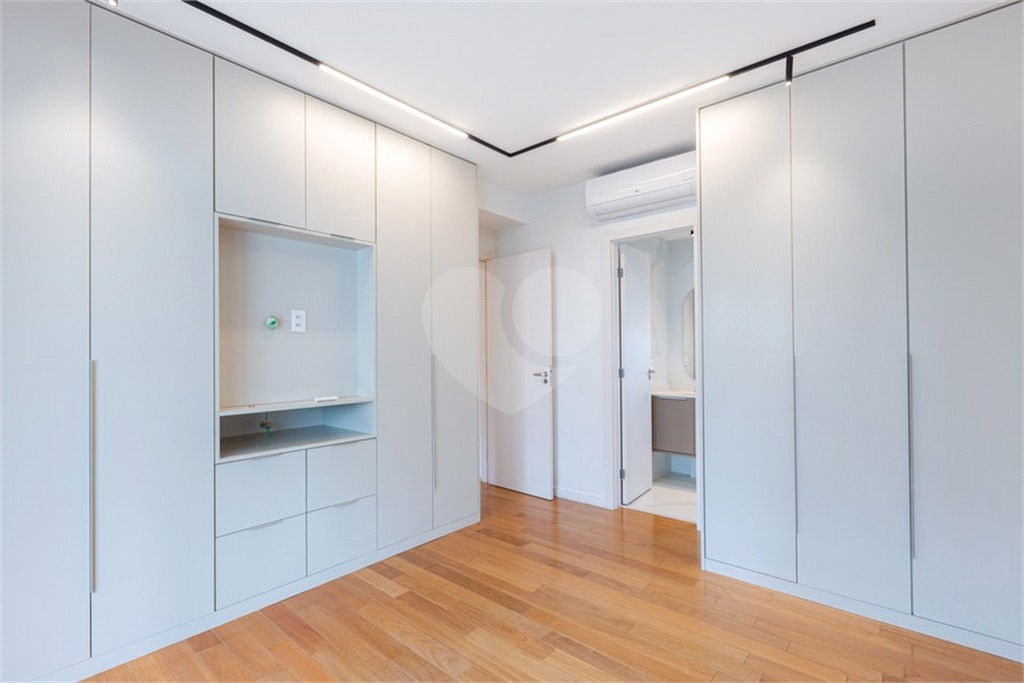 Apartamento para locação no Condomínio Mourato 111 – Pinheiros - 3 suítes e 2 vagas