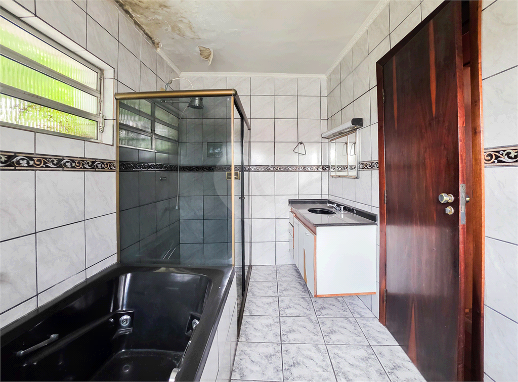 Casa - Sobrado ´- Saúde - 5 Quartos / 2 Suítes - 3 Vagas - Venda / Compra / Locação / Aluguel