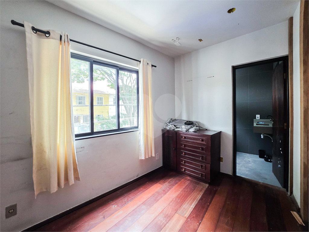 Casa - Sobrado ´- Saúde - 5 Quartos / 2 Suítes - 3 Vagas - Venda / Compra / Locação / Aluguel