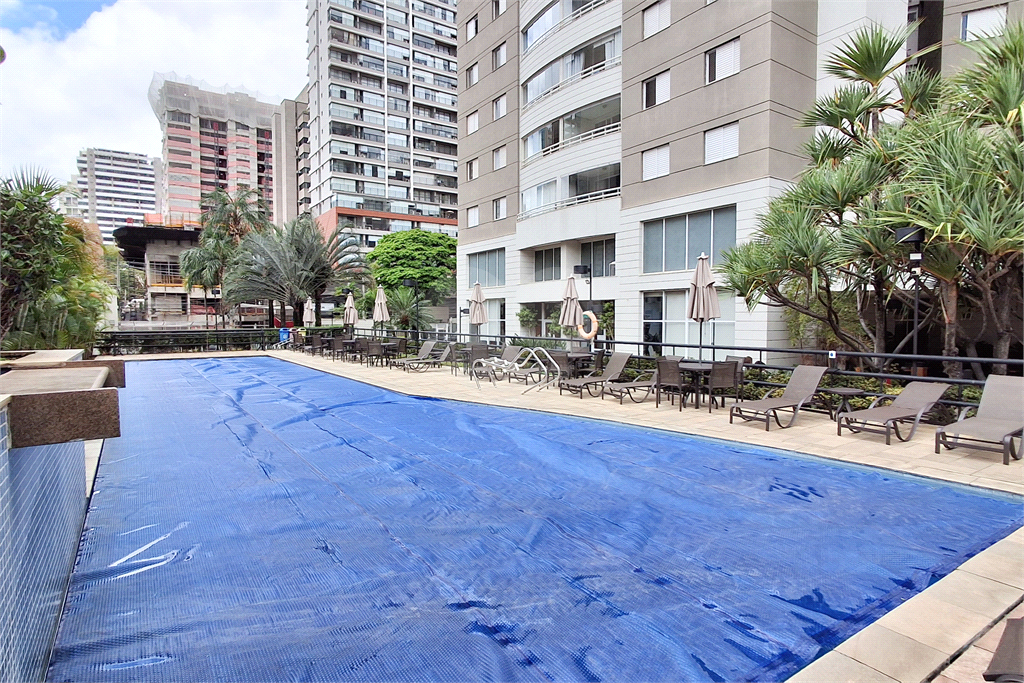 APARTAMENTO em MOEMA