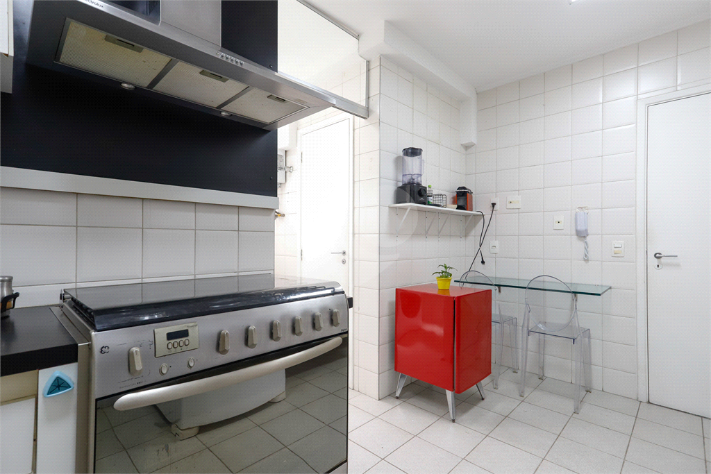 APARTAMENTO em MOEMA