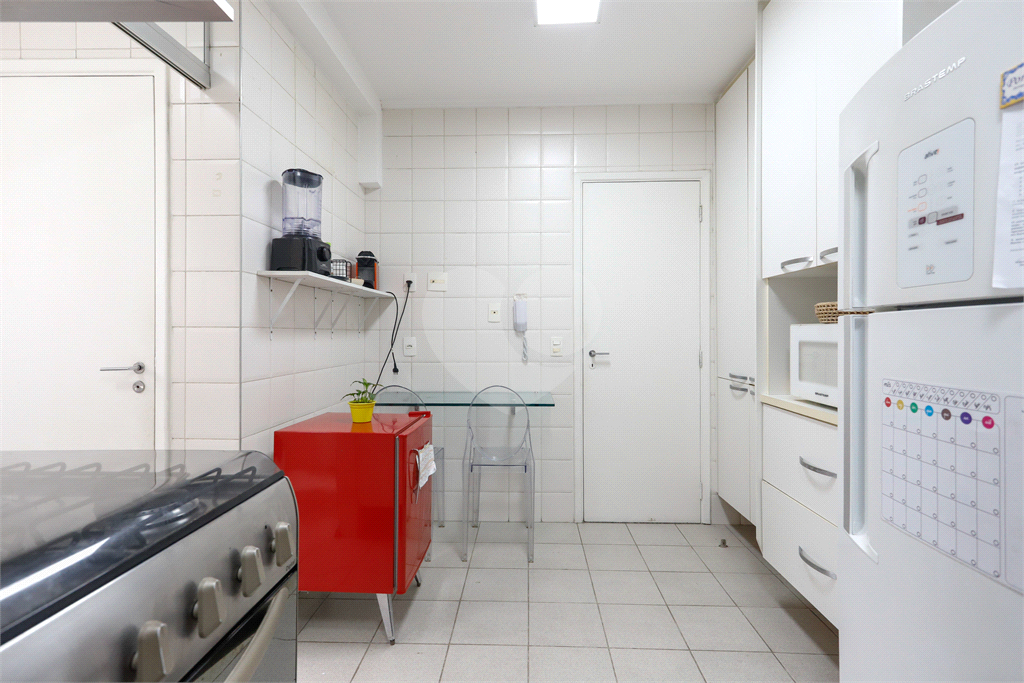 APARTAMENTO em MOEMA
