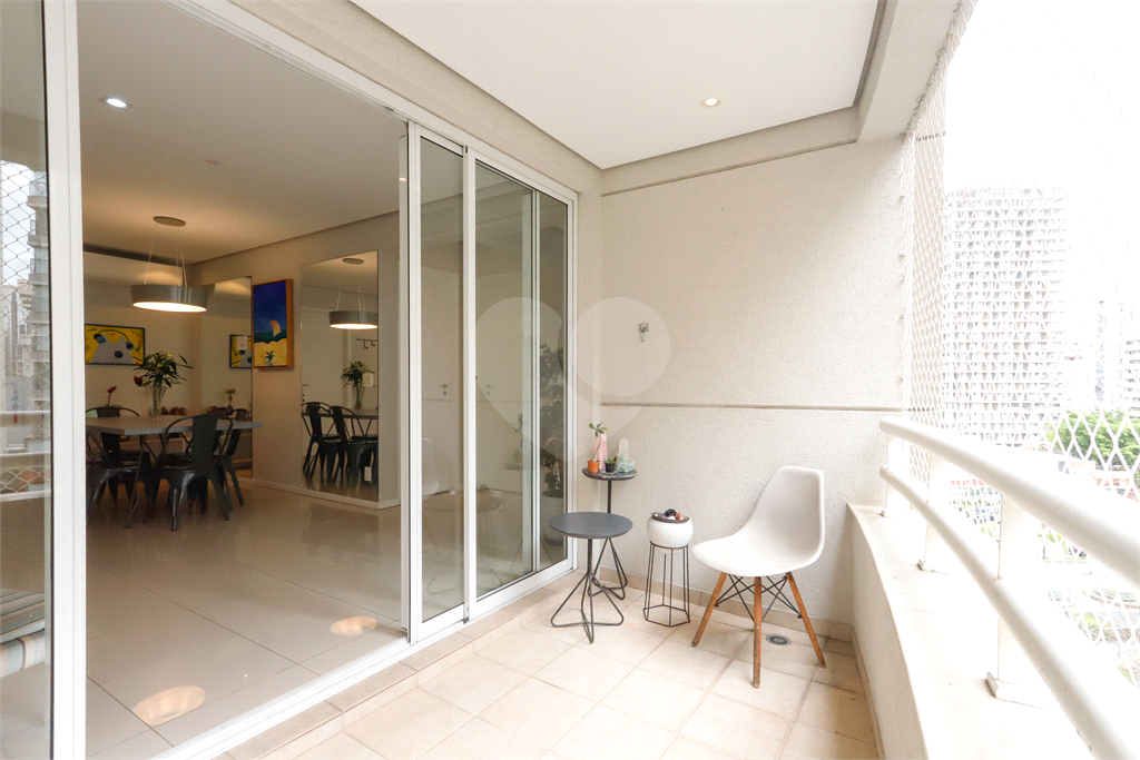 APARTAMENTO em MOEMA